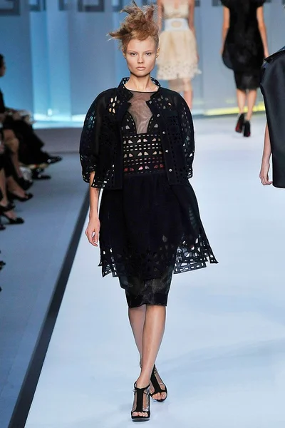 Look 18